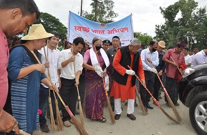 The Governor of Arunachal Pradesh Shri P.B. Acharya and State�s First Lady Smt Kavita Acharya participating in the cleanliness drive at Namsai on 5th August 2017.